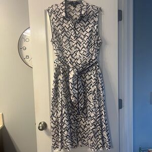 Nic + Zoe sleeveless shirt dress with pockets and tie. Size XL